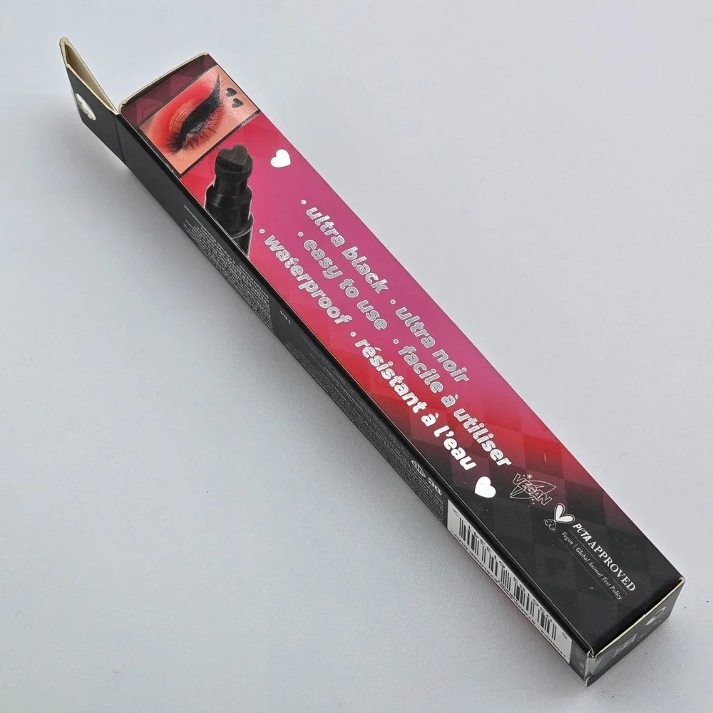 Lottie London Harley Quinn Jumbo Heart Stamp & Eyeliner Duo Black 3.5ml
